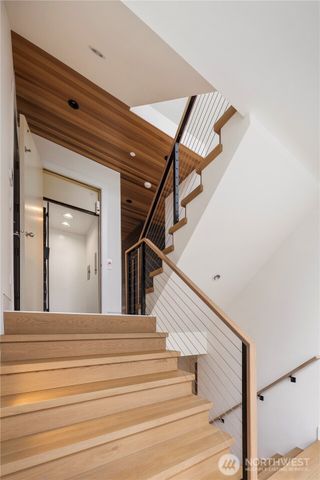 9810 SE Shoreland Drive, Bellevue, WA 98004