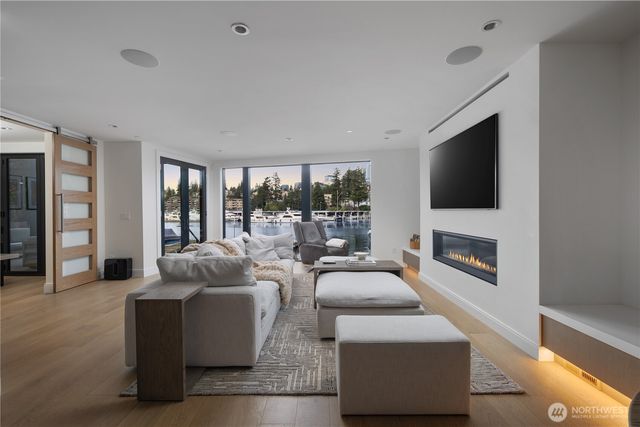 9810 SE Shoreland Drive, Bellevue, WA 98004