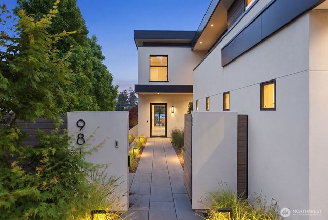 9810 SE Shoreland Drive, Bellevue, WA 98004