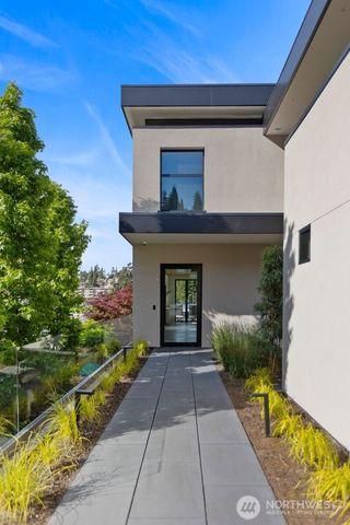 9810 SE Shoreland Drive, Bellevue, WA 98004