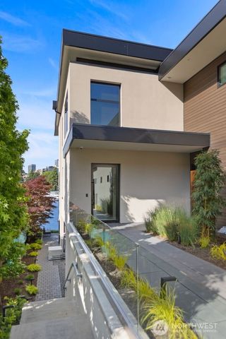9810 SE Shoreland Drive, Bellevue, WA 98004