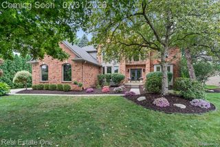1816 Sudbury Court, Rochester Hills, MI 48306