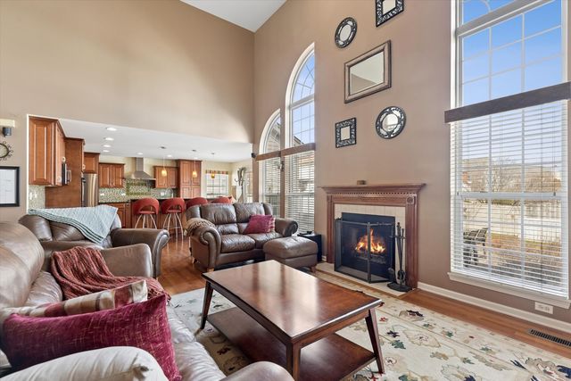 4917 Kimball Lane, Carpentersville, IL 60110