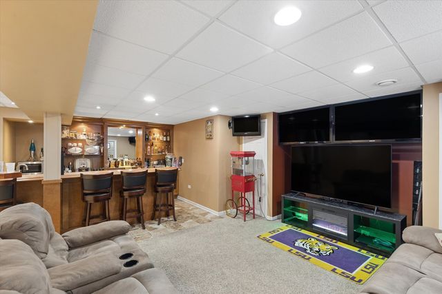 4917 Kimball Lane, Carpentersville, IL 60110