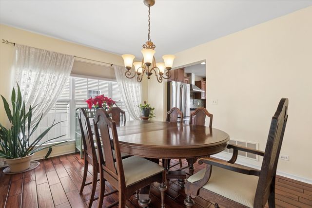 4917 Kimball Lane, Carpentersville, IL 60110