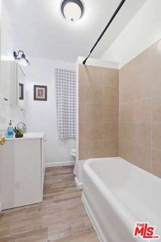 4430 Arlington Avenue, Los Angeles, CA 90043