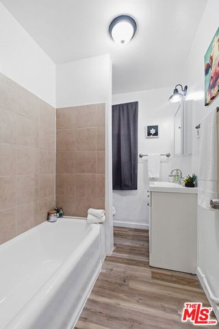 4430 Arlington Avenue, Los Angeles, CA 90043