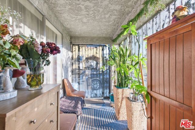 4430 Arlington Avenue, Los Angeles, CA 90043