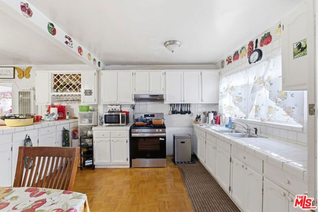 4430 Arlington Avenue, Los Angeles, CA 90043