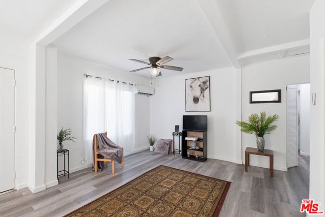 4430 Arlington Avenue, Los Angeles, CA 90043