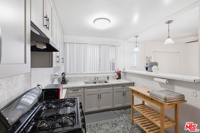4430 Arlington Avenue, Los Angeles, CA 90043
