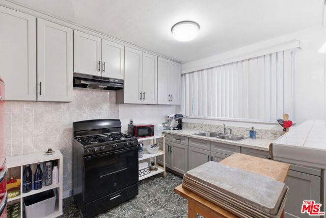 4430 Arlington Avenue, Los Angeles, CA 90043