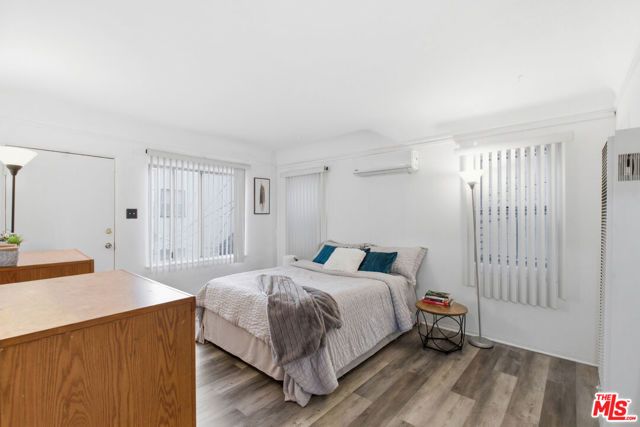 4430 Arlington Avenue, Los Angeles, CA 90043