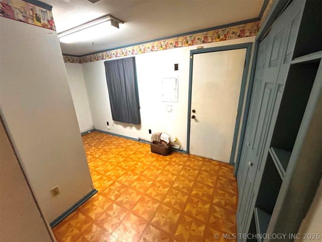 412 S 43rd West Avenue, Tulsa, OK 74127
