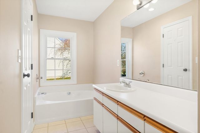 4 Lilacwood, Haverhill, MA 01832