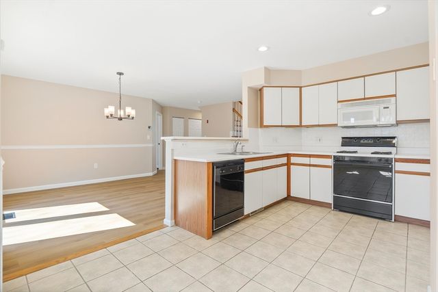 4 Lilacwood, Haverhill, MA 01832