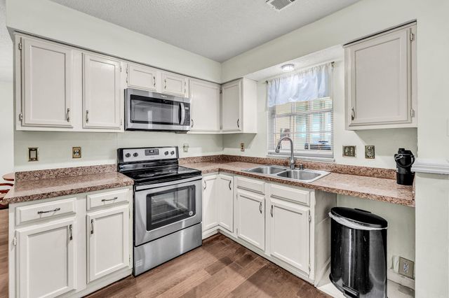 8121 Halifax Way, North Charleston, SC 29420