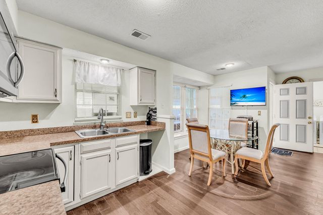 8121 Halifax Way, North Charleston, SC 29420