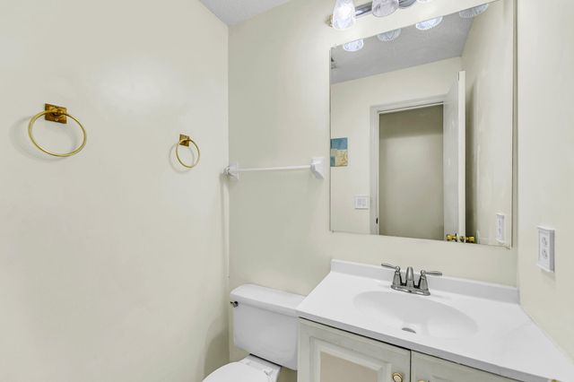 8121 Halifax Way, North Charleston, SC 29420