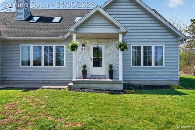 1225 W Grand Blanc Road, Grand Blanc, MI 48439