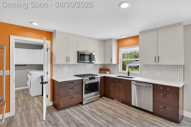 1225 W Grand Blanc Road, Grand Blanc, MI 48439