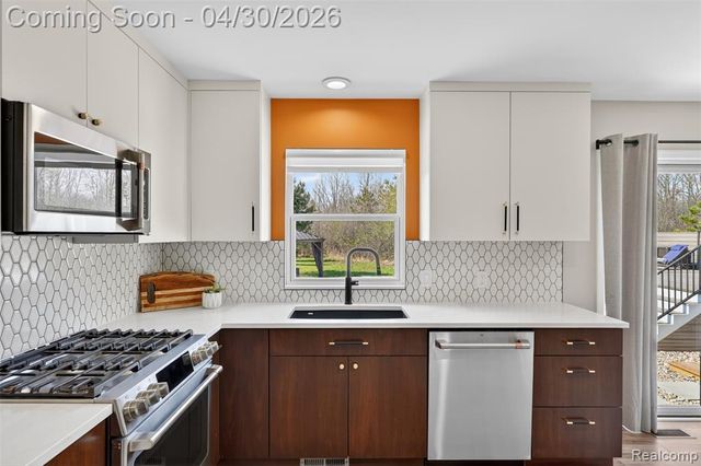 1225 W Grand Blanc Road, Grand Blanc, MI 48439