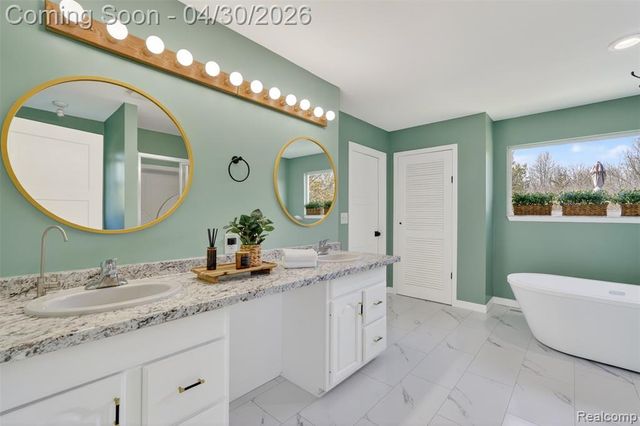 1225 W Grand Blanc Road, Grand Blanc, MI 48439
