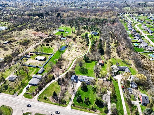 1225 W Grand Blanc Road, Grand Blanc, MI 48439