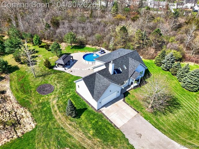 1225 W Grand Blanc Road, Grand Blanc, MI 48439