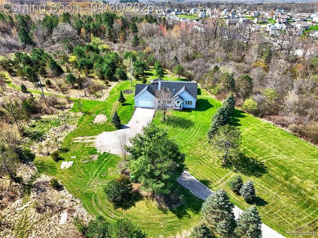 1225 W Grand Blanc Road, Grand Blanc, MI 48439
