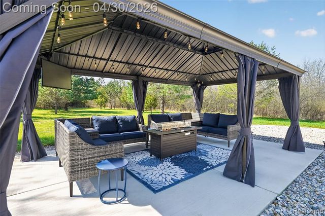 1225 W Grand Blanc Road, Grand Blanc, MI 48439