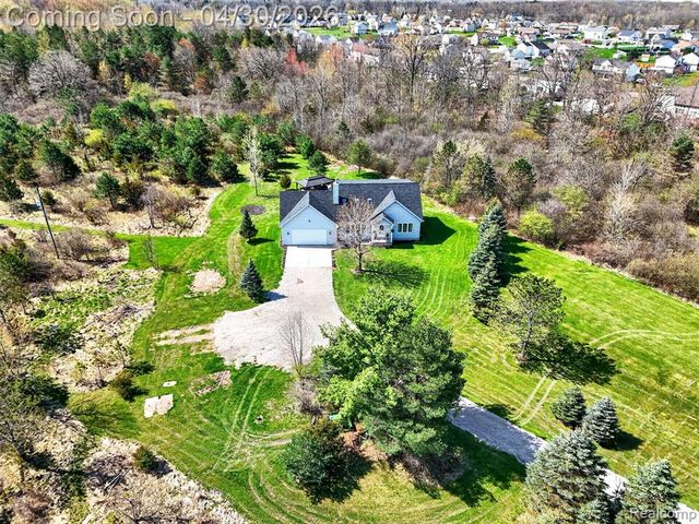 1225 W Grand Blanc Road, Grand Blanc, MI 48439