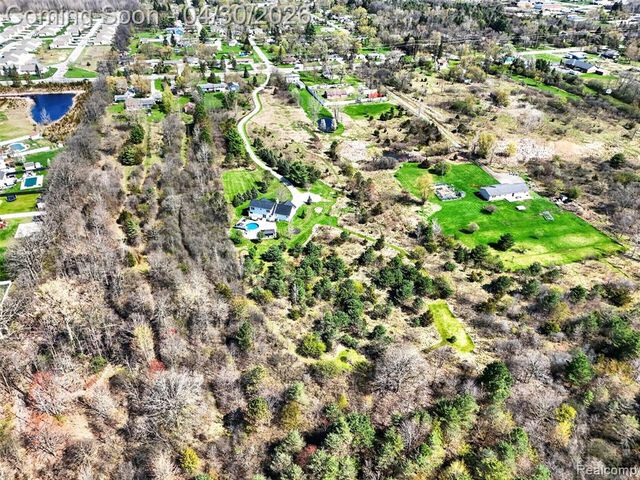 1225 W Grand Blanc Road, Grand Blanc, MI 48439