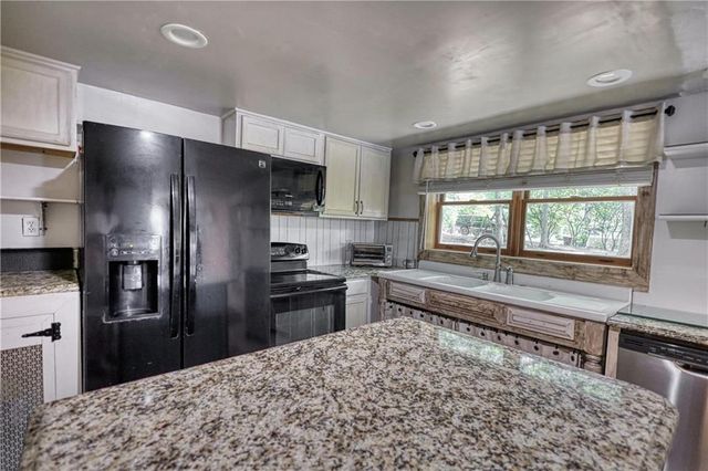 2286 NE E Lake Drive NE, Conyers, GA 30012