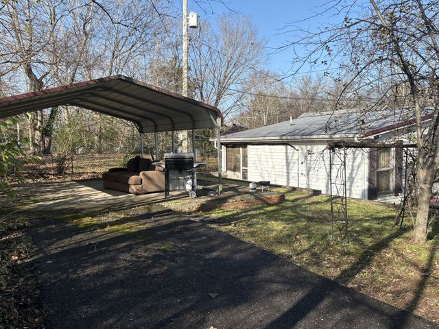 900 Oak Ln, Clarksville, TN 37040