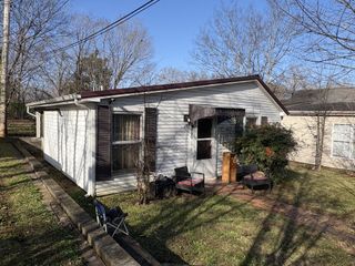 900 Oak Ln, Clarksville, TN 37040