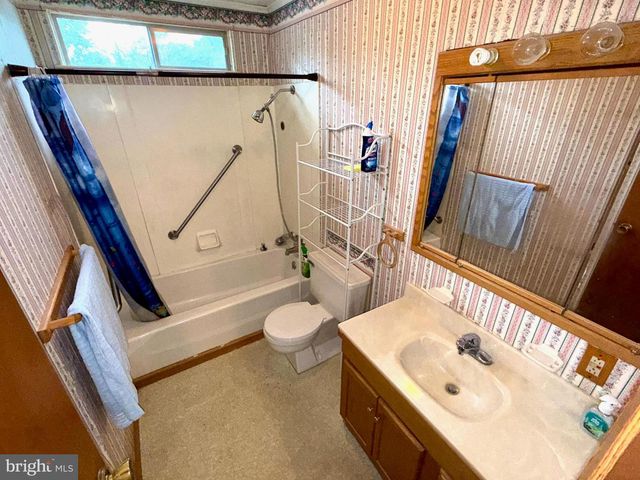 140 CAPITAL DR, Martinsburg, WV 25401