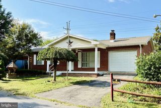 140 CAPITAL DR, Martinsburg, WV 25401