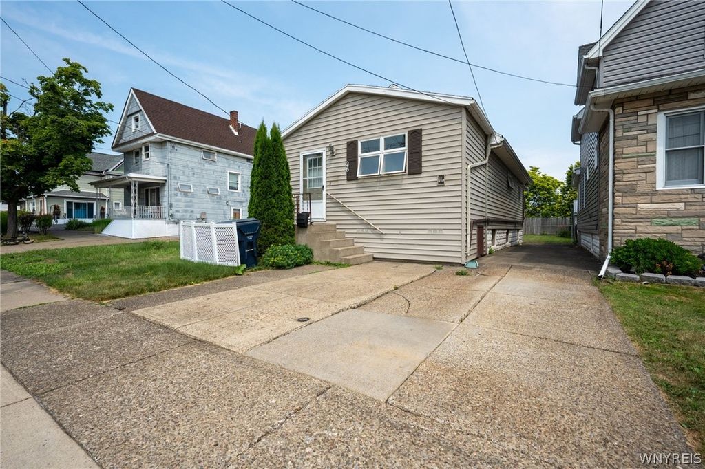 26 Modern Avenue, Lackawanna, NY 14218
