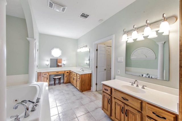 212 Davis Dr, Thibodaux, LA 70301