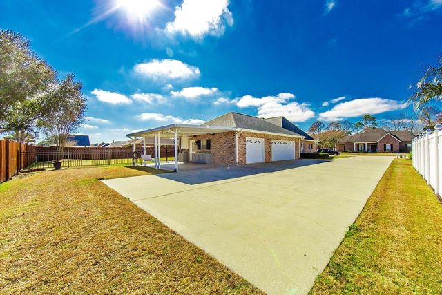 212 Davis Dr, Thibodaux, LA 70301