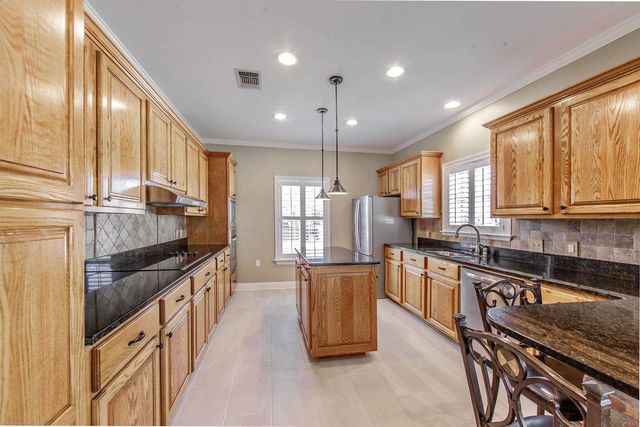 212 Davis Dr, Thibodaux, LA 70301