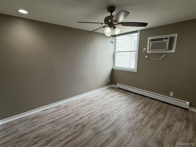 1611 Cass Lake Road, Keego Harbor, MI 48320