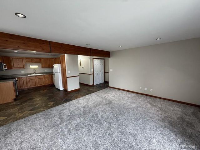 1611 Cass Lake Road, Keego Harbor, MI 48320