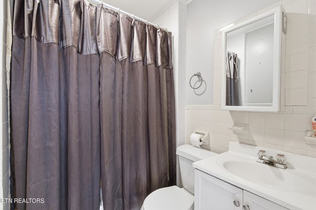 176 Hillside Rd, Oak Ridge, TN 37830