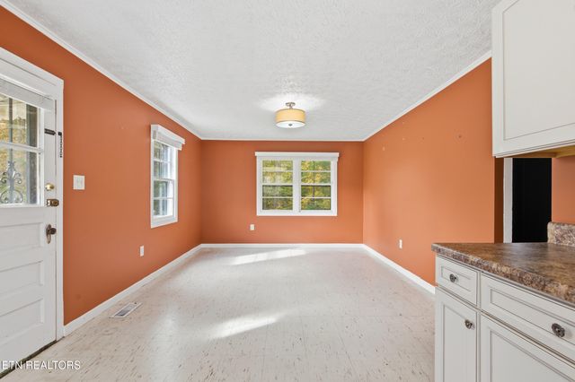 176 Hillside Rd, Oak Ridge, TN 37830