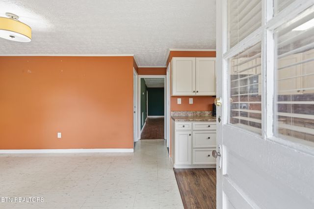 176 Hillside Rd, Oak Ridge, TN 37830