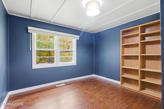 176 Hillside Rd, Oak Ridge, TN 37830