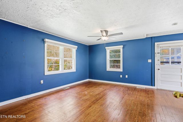 176 Hillside Rd, Oak Ridge, TN 37830