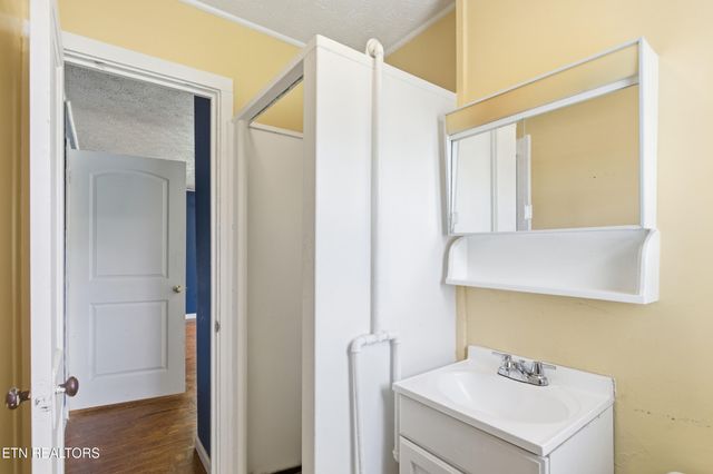 176 Hillside Rd, Oak Ridge, TN 37830